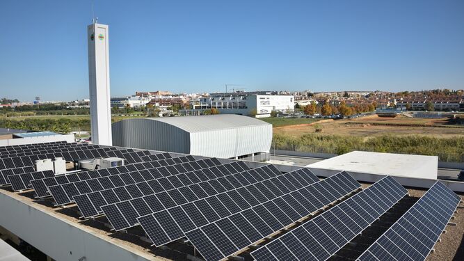 La institución académica cuenta con dos plantas fotovoltaicas con capacidad de 157,32kWp y 267,9kWp, con las que se evitará la emisión de 118,5 toneladas de CO2.