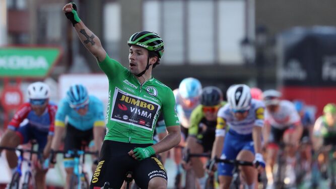 Primoz Roglic, ganador de la Vuelta a España 2020, celebra uno de sus triunfos de etapa.