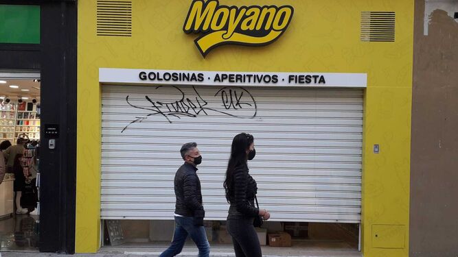 La nueva tienda de Moyano, a punto de abrir en el número 10 de Cruz Conde.