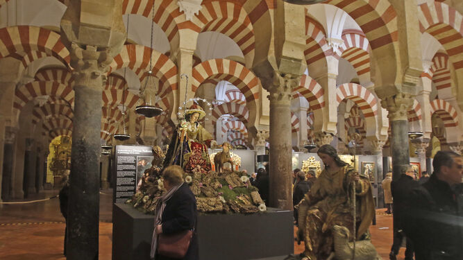 Imagen de una exposición religiosa en la Mezquita-Catedral.