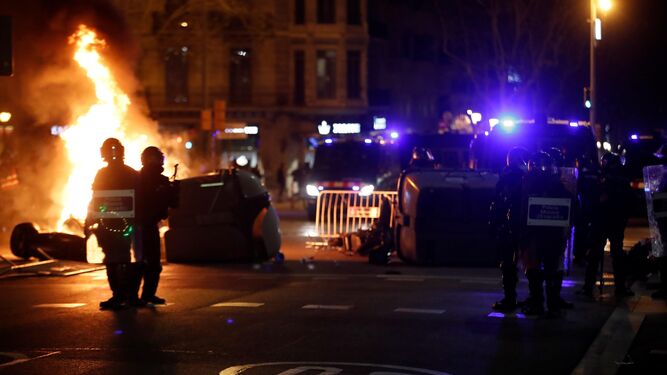 Las imágenes de los disturbios en Cataluña por el arresto de Pablo Hasel