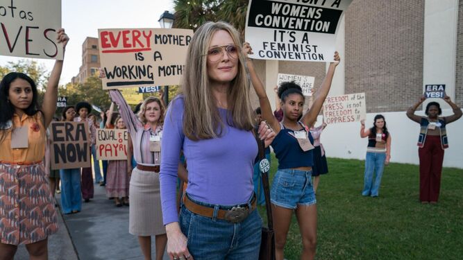 Julianne Moore interpreta a Gloria Steinem en su madurez.
