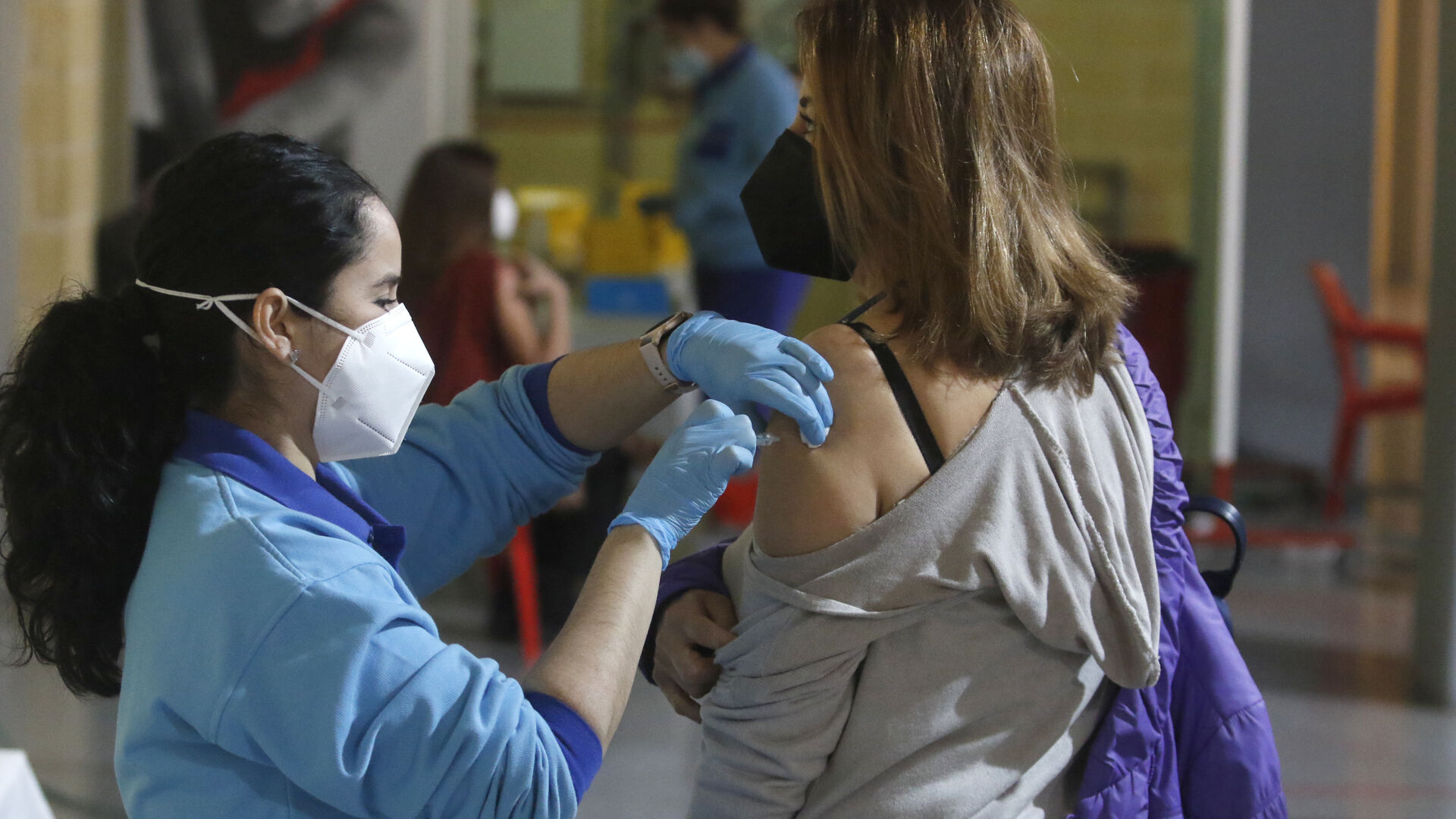 Las fotos de la vacunaci&oacute;n contra el coronavirus en Vista Alegre a los profesores de C&oacute;rdoba