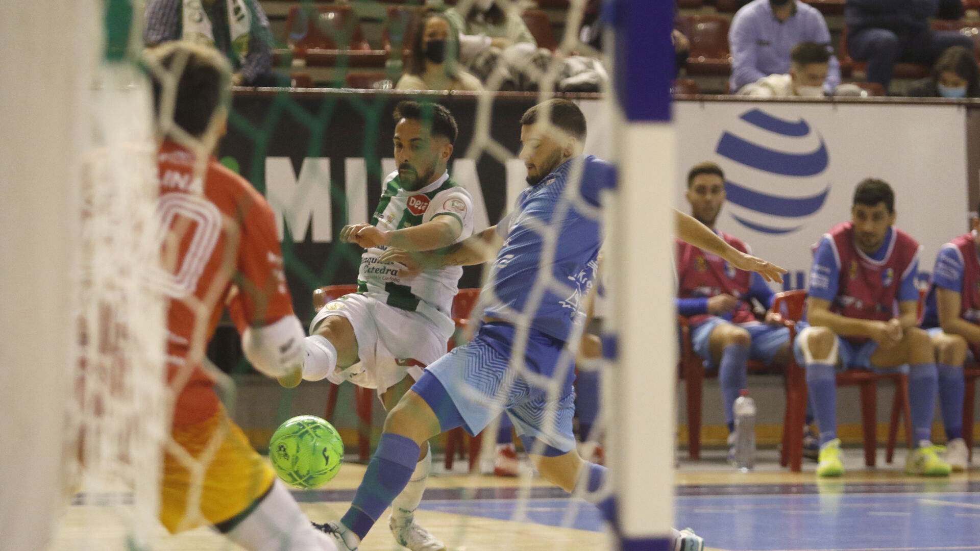 Fotograf&iacute;as: La victoria del C&oacute;rdoba Futsal sobre el Pe&ntilde;&iacute;scola