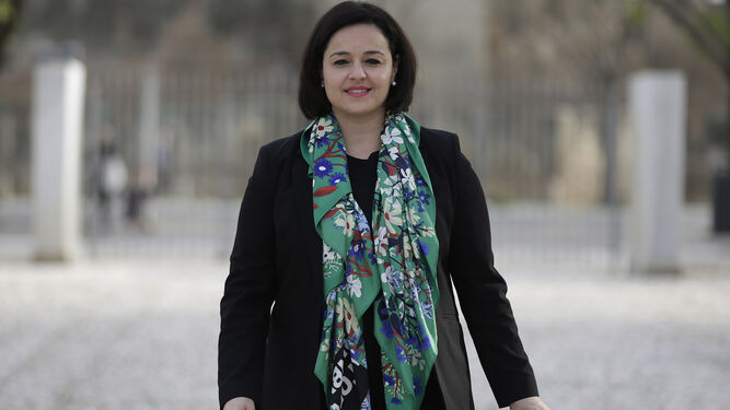 Virginia Pérez, en los jardines del Parlamento de Andalucía