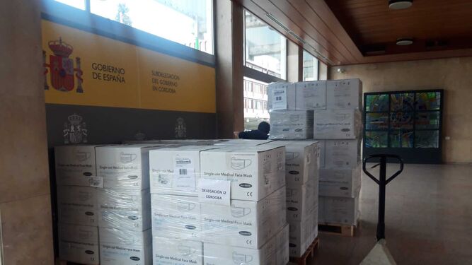 Cajas de mascarillas enviadas por el Gobierno de España.