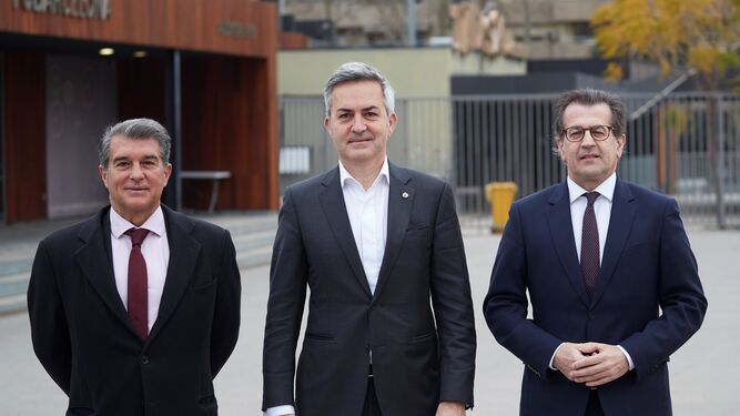 Joan Laporta , Victor Font (c) y Toni Freixa (d), los tres candidatos a la presidencia blaugrana