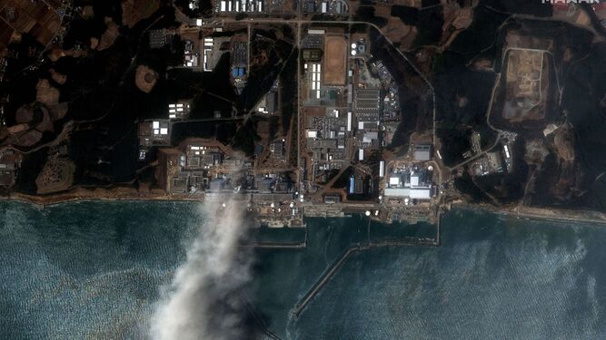 Imagen aérea de la central de Daiichi tres días después del accidente.