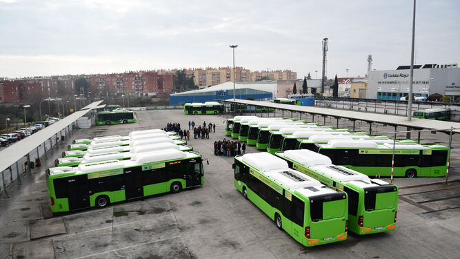 Autobuses de Aucorsa en las cocheras.