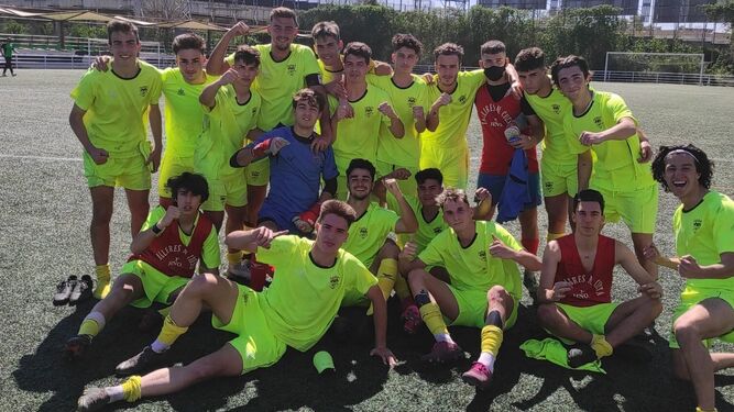 Los jugadores del Séneca celebran su victoria en el Centro Deportivo Calavera.