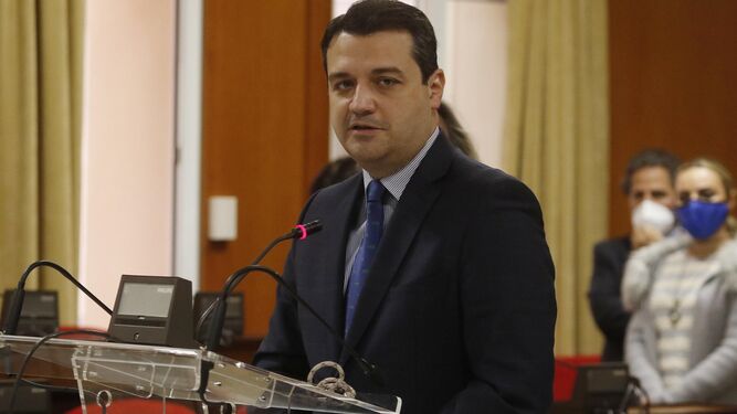 José María Bellido, durante la rueda de prensa en el salón de plenos del Ayuntamiento.
