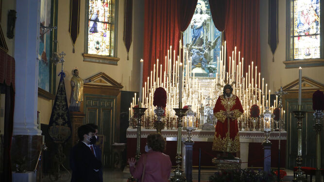 Acto de veneración del Divino Salvador en el Santuario de María Auxiliadora.