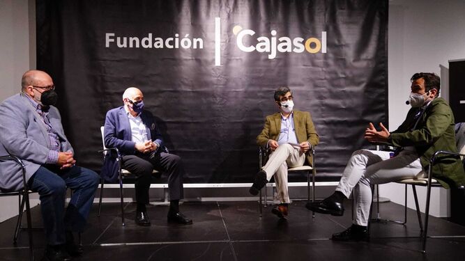 Los integrantes de la mesa redonda de la Fundación Cajasol.