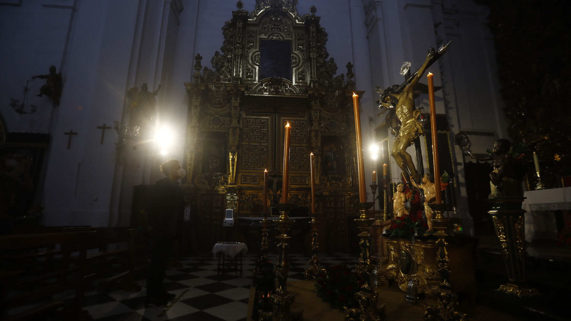 El Cristo de la Salud, en el altar de la Trinidad.