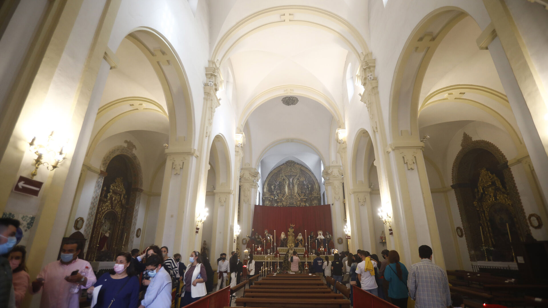 Interior de la iglesia de San Andr&eacute;s.