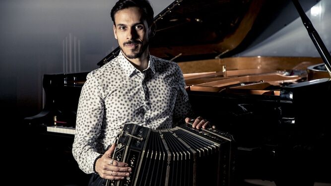 Claudio Constantini (Lima, 1983), pianista, bandoneonista y compositor peruano afincado en España.