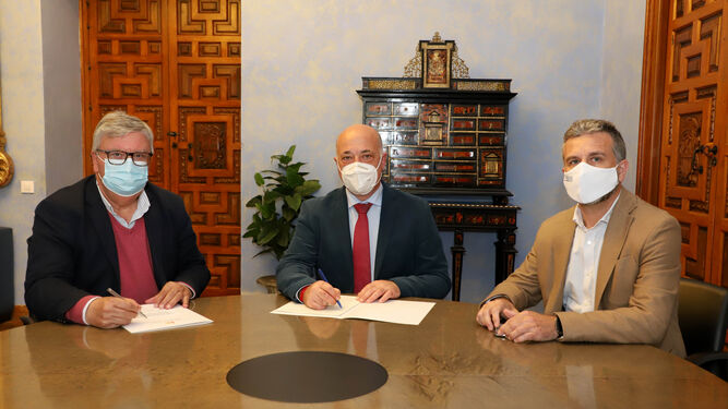 Firma entre la Diputación de Córdoba y la UPA.