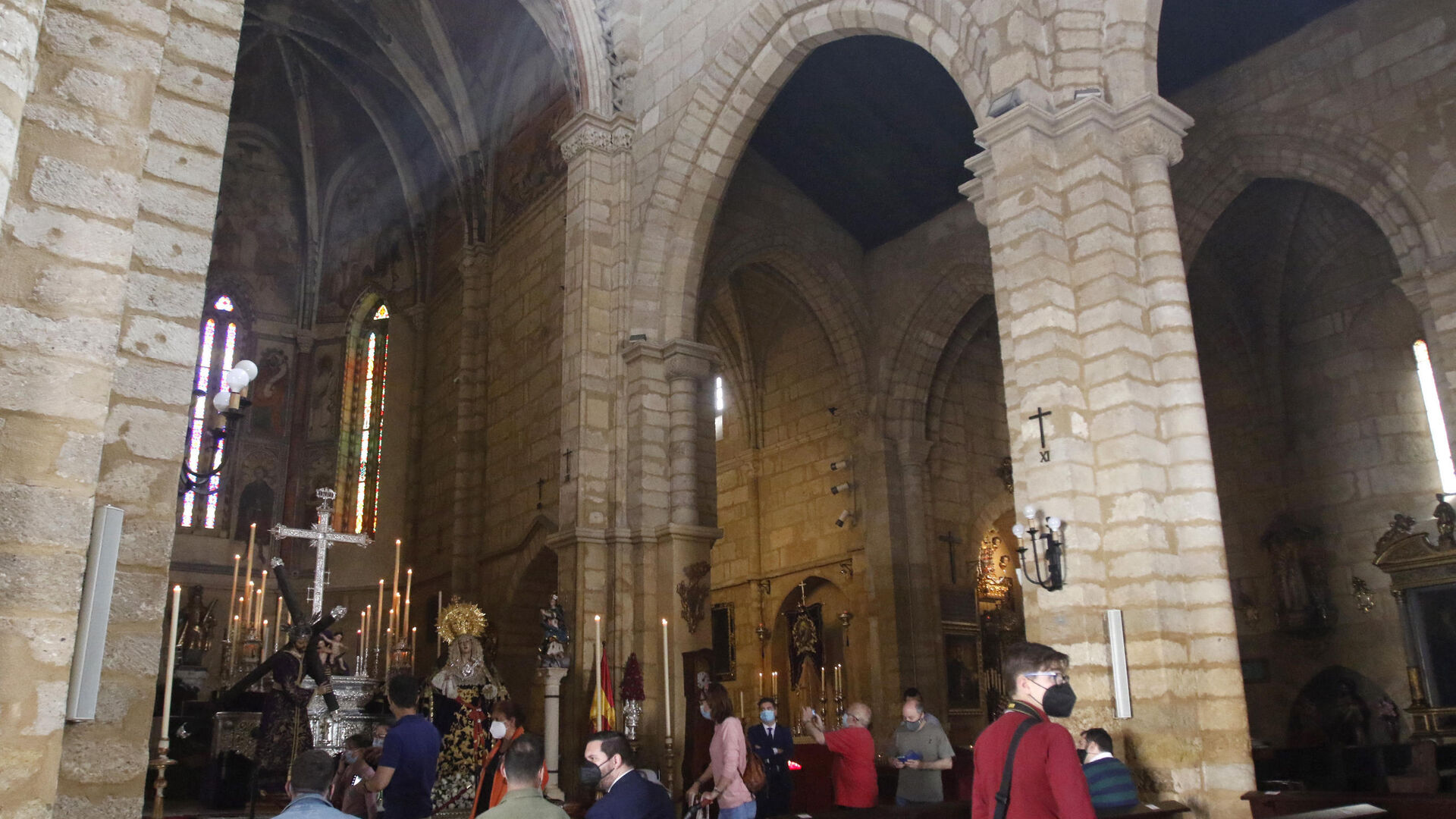 Interior de la iglesia de San Lorenzo.