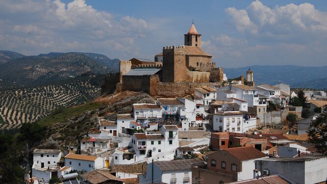 Vista del Castillo de Iznájar.