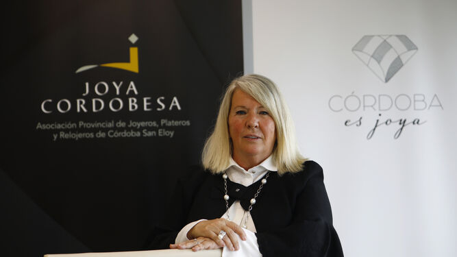 Milagrosa Gómez, en la sede de la Asociación de Joyeros San Eloy de Cordoba.