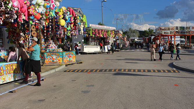 Calle central de la Feria de la Primavera de Lucena.