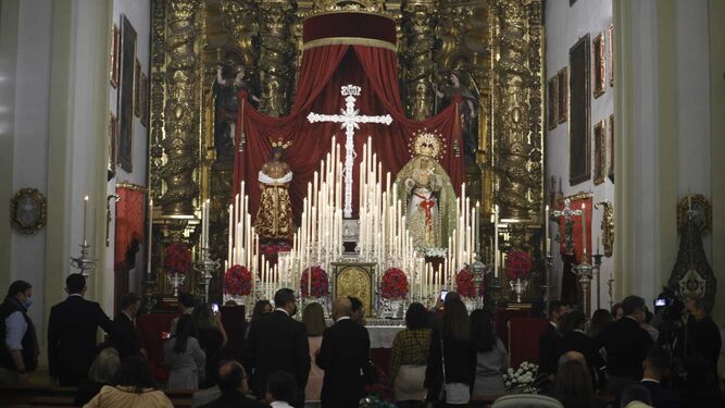 La Virgen de la Esperanza, junto a Nuestro Padre Jesús de las Penas, en San Andrés.