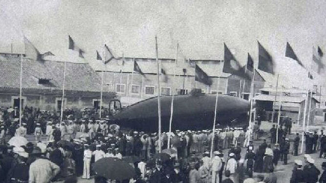 Gran cantidad de público acudió a La Carraca para presenciar la botadura del submarino de Isaac Peral el 8 de septiembre de 1888.
