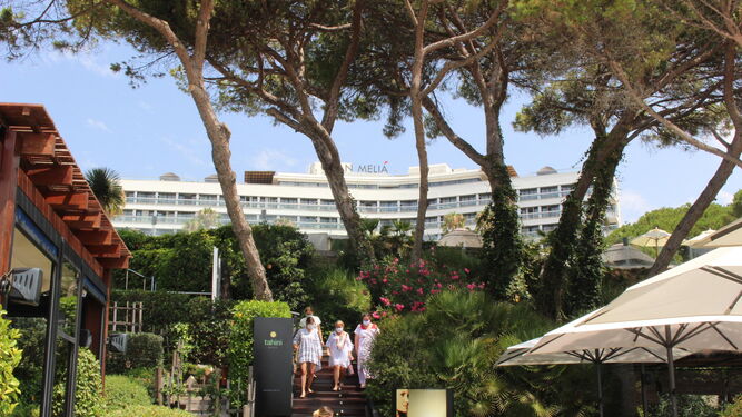 Varios turistas en el Hotel Don Pepe Gran Meliá de Marbella