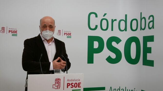 Antonio Ruiz en una rueda de prensa en la sede del PSOE.