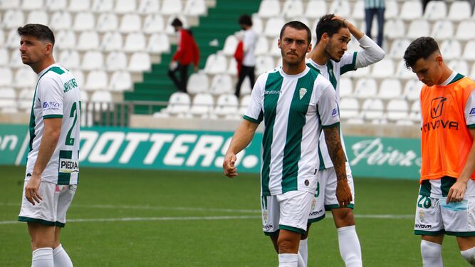 Javi Flores, Moutinho, Diego Domínguez y Luismi, abatidos tras el descenso a Segunda RFEF.