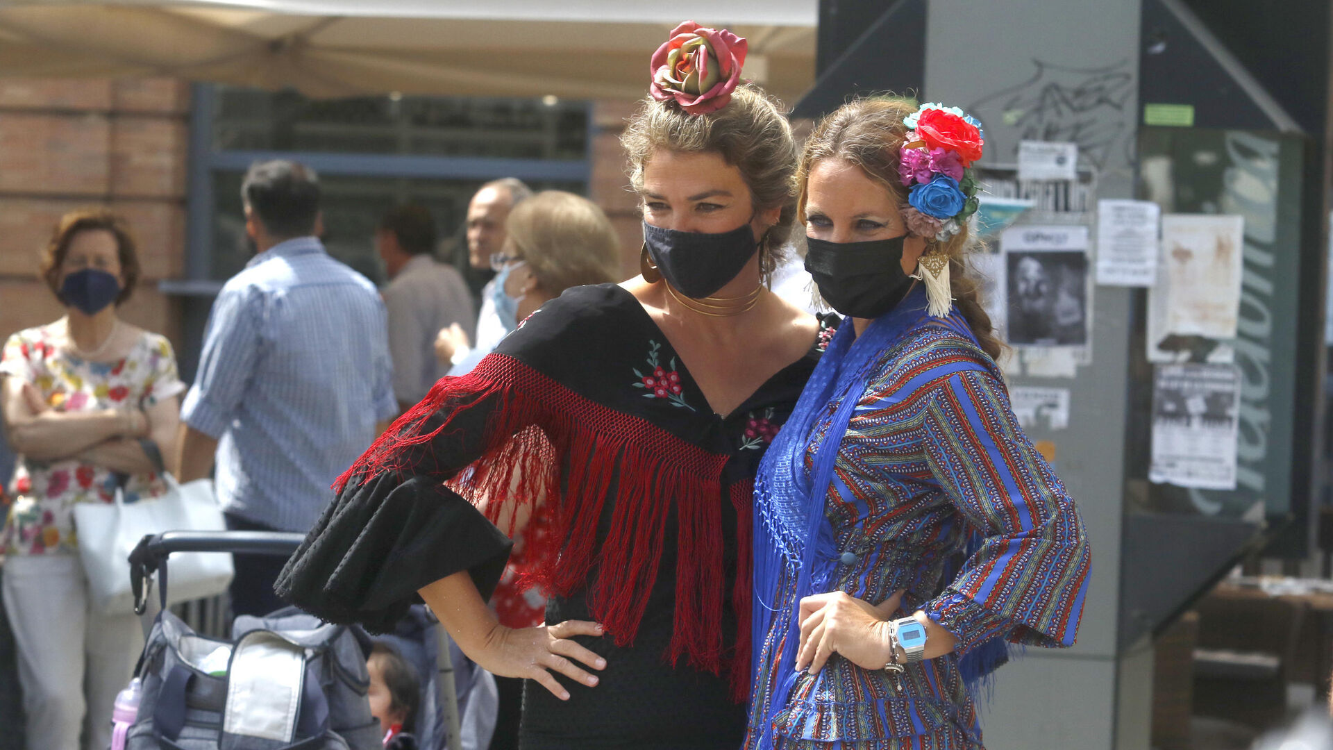 La quedada de las mujeres cordobesas vestidas de flamencas, en im&aacute;genes