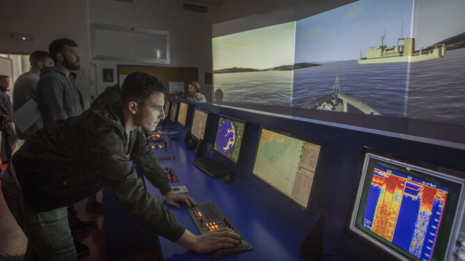 Un simulador de puente de navegación del instituto Marítimo Zaporito.