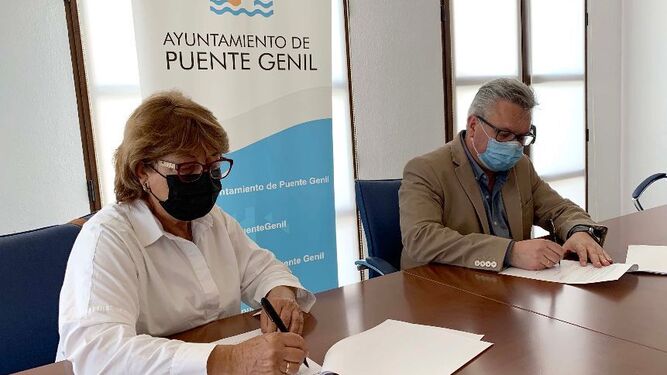 Alicia Duclos Y Esteban Morales renuevan el convenio de colaboración anual entre Disgenil y el Ayuntamiento.