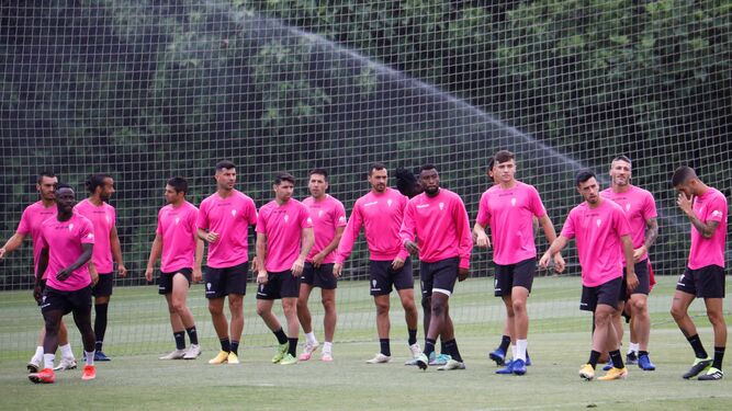 Los jugadores del Córdoba CF, en el último entrenamiento de la temporada.