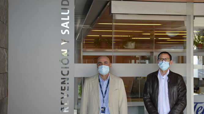 Jose Luis Alonso Morales (izquierda), Director de Prevención Riesgos Laborales y Servicios Generales de Telefónica España y Raúl Rodriguez Rodriguez, Médico del Servicio Mancomunado de Prevención de Riesgos Laborales.