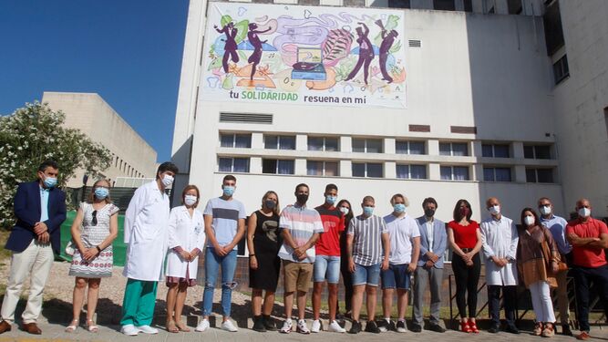 Presentación del mural sobre la donación que cuelga del Hospital Materno-Infantil.