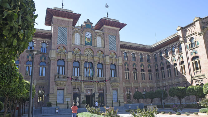 Exterior de la fachada del Rectorado de la Universidad de Córdoba.