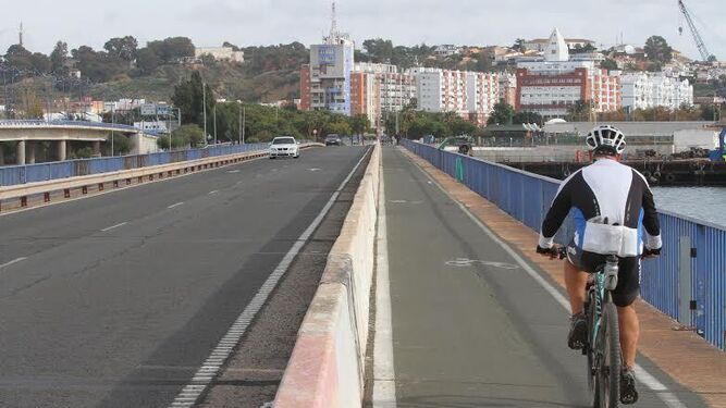 Vía multimodal en el puente sifón que conecta Huelva con Corrales