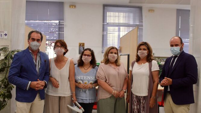 El personal de Atención Ciudadana con mascarillas transparentes