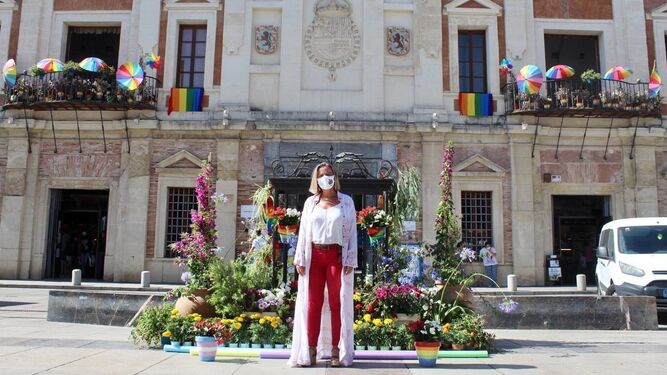 La delegada de Igualdad, Isabel Albás, en la Plaza de Corredera de Córdoba.
