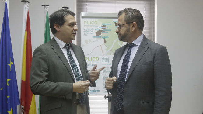 El alcalde de Córdoba, José María Bellido, y el delegado de Infraestructuras, David  Dorado.