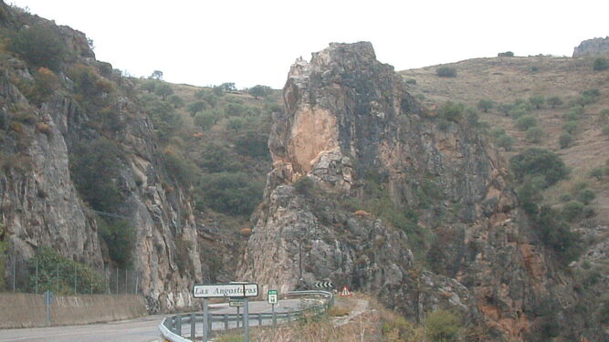 Imagen de la actual carretera de Las Angosturas, en Priego de Córdoba.