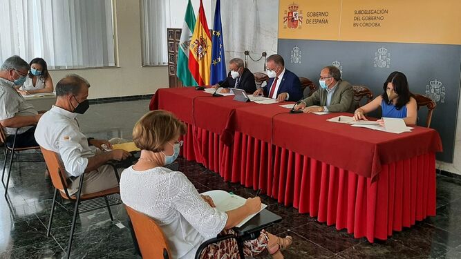 Reunión de la Comisión de Seguimiento del PFEA en la Subdelegación del Gobierno de Córdoba.