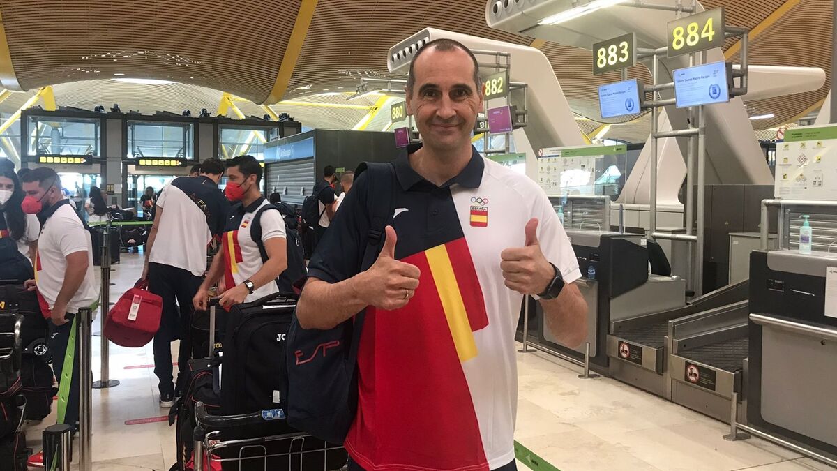 César Montes, antes de partir a Tokio con la selección española.