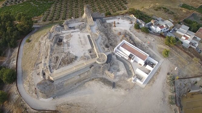 Imagen aérea del castillo de Aguilar de la Frontera.