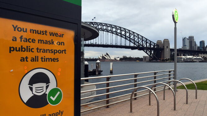 Señal con la obligatoriedad de llevar mascarilla en Sidney, Australia.
