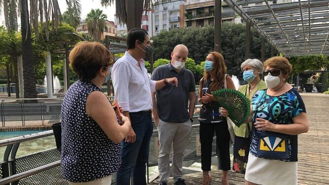 El alcalde de Córdoba se reúne con los vecinos de Ciudad Jardín.