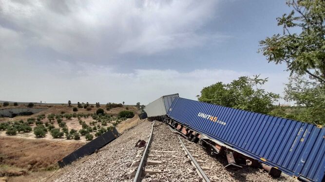 Tren de mercancías descarrilado en Montoro.