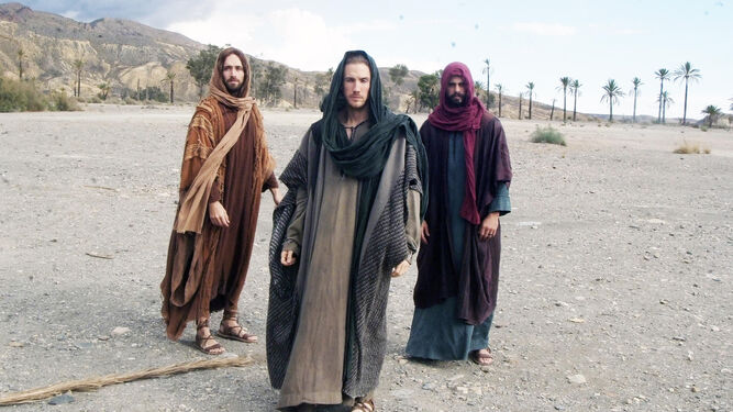 Tres actores durante el rodaje de la película Jesús de Nazaret.