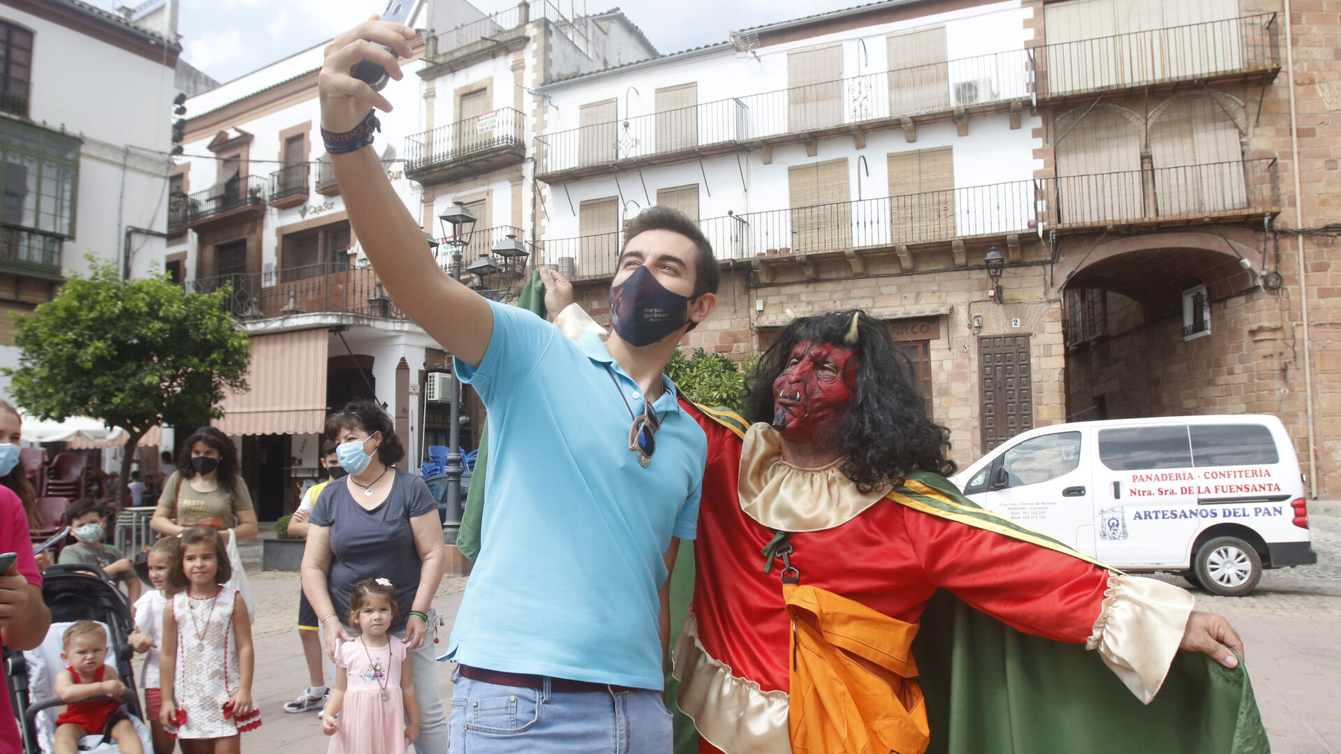 El terror de la Diablilla por las calles de Montoro, en fotograf&iacute;as